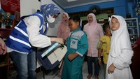 Tak hanya itu, edukasi dan literasi juga diberikan sebagai pembelajaran yang juga memberikan bantuan perlengkapan belajar pada murid-murid PAUD PKBM Citra Binar Rahma usai acara talk show literasi dan inklusi keuangan.