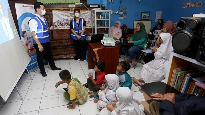 Literasi Keuangan untuk Orang Tua Siswa di PAUD Literasi keuangan kali ini ditujukan pada orang tua siswa khususnya mengenai asuransi bagi ortu siswa Pendidikan Anak Usia Dini PKBM Citra Binar Rahma.