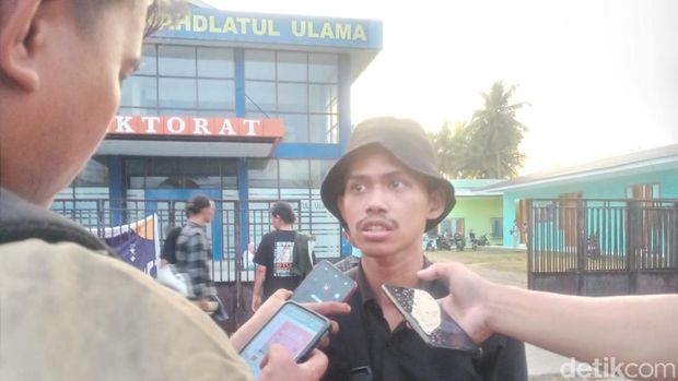 Mahasiswa Universitas Nahdlatul Ulama Gorontalo (UNUGO) melakukan aksi unjuk rasa di depan gedung rektorat.