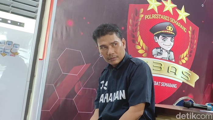 Meinar Pamungkas (49), tersangka kasus penganiayaan pacar di Semarang, Senin (12/6/2023).