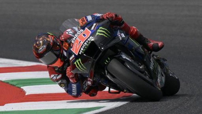 Yamaha Factory Racing Teams French rider Fabio Quartararo rides during a practice session ahead of the Italian MotoGP race at Mugello on June 9, 2023. (Photo by Filippo Monteforte / AFP)