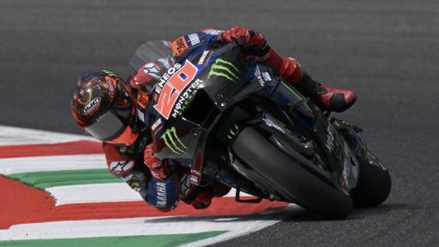 Yamaha Factory Racing Team's French rider Fabio Quartararo rides during a practice session ahead of the Italian MotoGP race at Mugello on June 9, 2023. (Photo by Filippo Monteforte / AFP)
