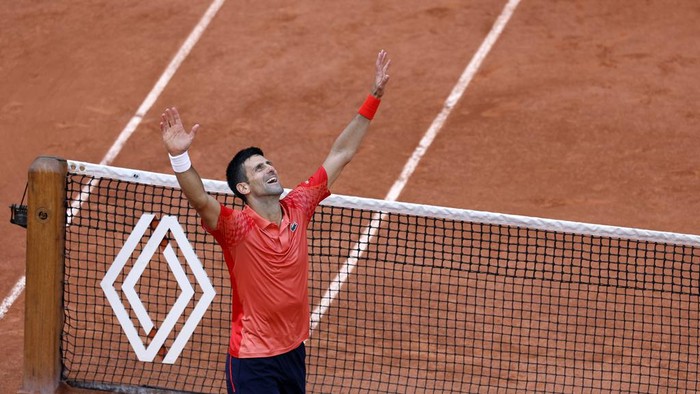 Serbias Novak Djokovic celebrates winning the mens singles final match of the French Open tennis tournament against Norways Casper Ruud in three sets, 7-6, (7-1), 6-3, 7-5, at the Roland Garros stadium in Paris, Sunday, June 11, 2023. (AP Photo/Jean-Francois Badias)