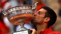 Novak Djokovic membawa pulang trofi French Open 2023. Pada partai final, Djokovic mengalahkan petenis Norwegia Casper Ruud. 