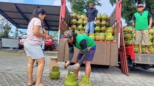 Operasi pasar LPG 3 kilogram yang digelar Pemkab Badung di Kuta Utara, Badung, Bali, Senin (12/6/2023).