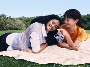 Nggak Cuma Fashionable, OPPO Find N2 Flip Bawa Nostalgia Era 90an