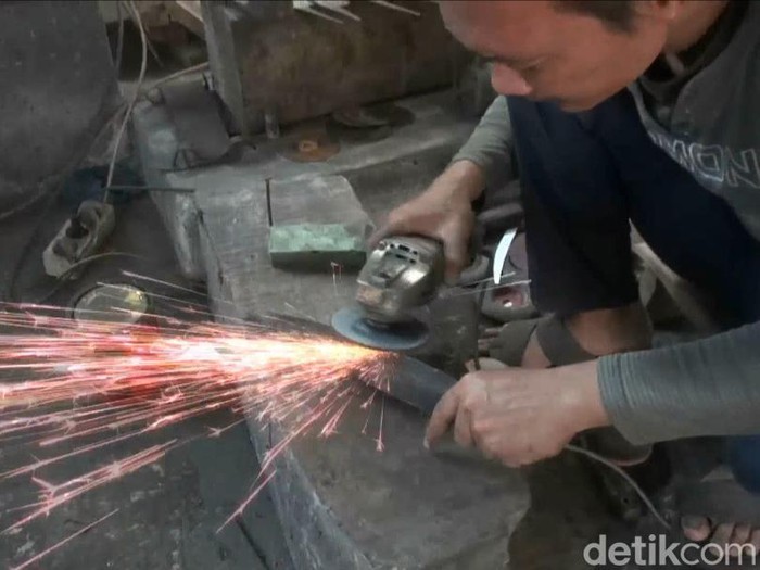 Pandai Besi Kebanjiran Order