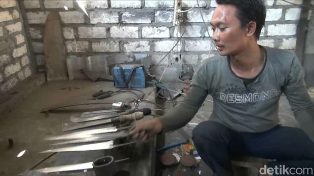 Pandai Besi Kebanjiran Order