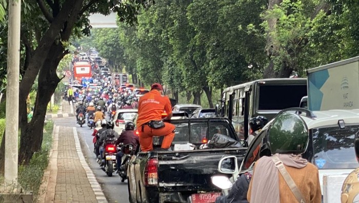 Pantauan Lalin di Jalan TB Simatupang
