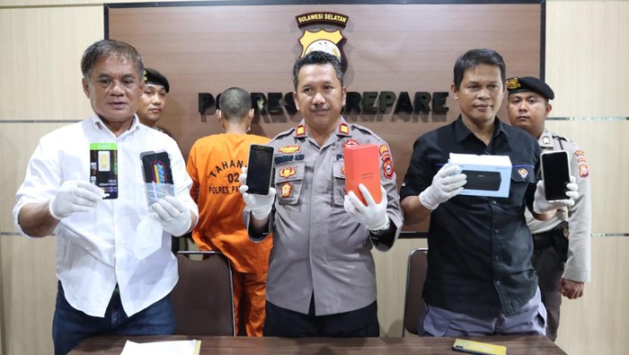 Karyawan ekspedisi berinisial RL (29) di Kota Parepare, Sulawesi Selatan (Sulsel) ditangkap polisi usai mencuri paket berisi iPhone 11 hingga flashdisk.
