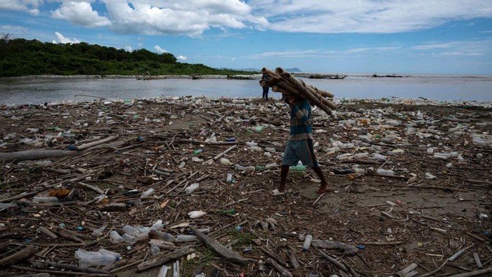 An aerial view showing garbage, including plastic waste, at Paparo Beach in Miranda State, Venezuela, on June 6, 2023. Tons of garbage that includes hospital waste, bottles and plastic containers, wood, among other materials that are collected by the Guaire and Tuy rivers in their journeys through the Venezuelan states of Miranda and Aragua, reach the beach through the mouth at Paparo beach. (Photo by Yuri CORTEZ / AFP) (Photo by YURI CORTEZ/AFP via Getty Images)