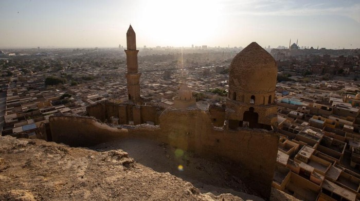 Masjid Shaheen Al-Khilouti saat Mesir masih menjadi negara Ottoman. Sebagian besar isi dari masjid ini juga pernah dicuri oleh pengunjung asing.