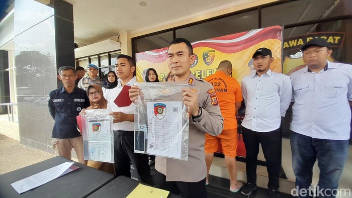 Polisi Sumedang berhasil menangkap pasutri berinisial RS dan Y yang terjerat kasus Tindak Pidana Perdagangan Orang (TPPO) ke Timur Tengah di Sumedang.