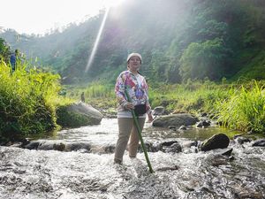 Mengintip Gaya Puan Maharani yang Hobi Trekking