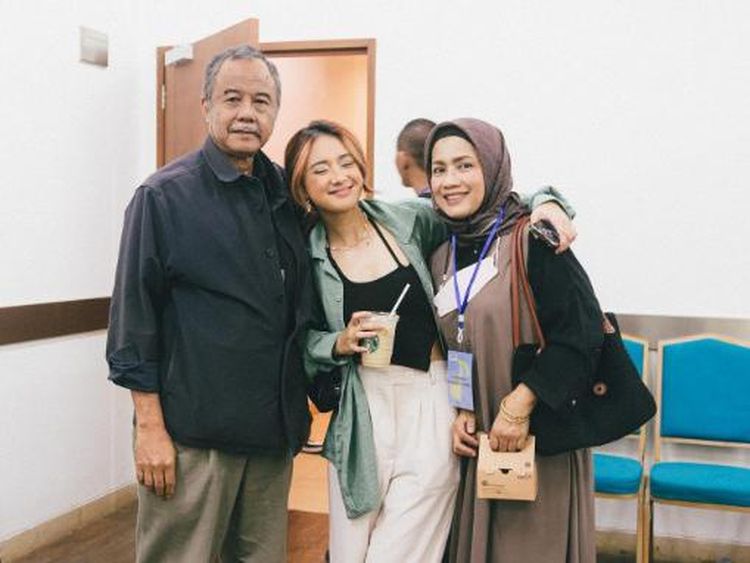 Rahmania Astrini Hobi Minum Kopi Sebelum Manggung, Intip Momennya