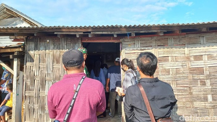 Rumah ibu di Sidoarjo yang lumpuh