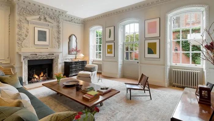 Bekas rumah sutradara film Inggris Ridley Scott dijual seharga £28 juta ($35 juta) atau sekitar Rp 525 miliar. Intip kemewahan dari isi rumah ini. REKUES EDO