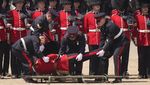 Sejumlah Prajurit Inggris Pingsan Saat Parade Militer