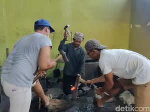 Cuan! Jelang Idul Adha, Pandai Besi Kulon Progo Bikin 100 Pisau Per Hari
