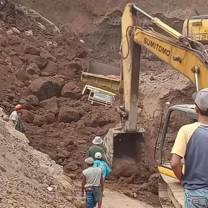Tebing galian C di Desa Srigading, Ngoro, Mojokerto