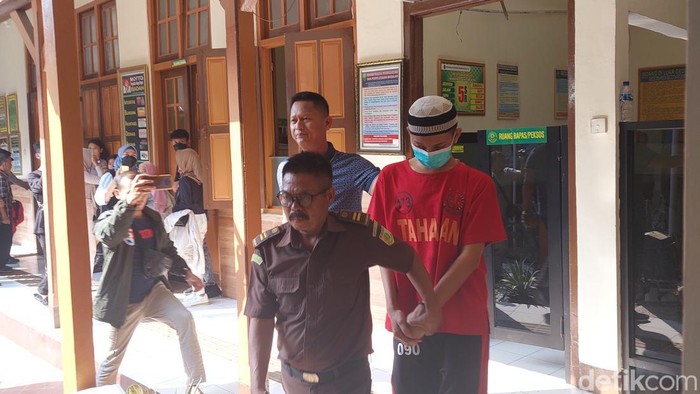 Terdakwa pembacok pelajar SMK di Simpang Pomad Bogor akan jalani sidang putusan (vonis) hari ini. Sidang digelar di PN Bogor pukul 10.00 WIB. (M Sholihin/detikcom)