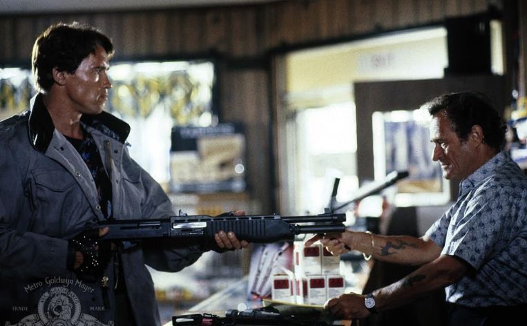 Cuplikan adegan di film The Terminator (1984).