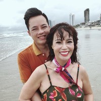 Penampilan asli Thu Sao tanpa filter ini jadi perdebatan. Ada yang kaget, menyayangkan sikap Thu Sao yang selama ini menyembunyikan wajah aslinya dan ada yang memberikan dukungan pada wanita tersebut. Foto: Facebook Thu Sao & Hoa Cuong