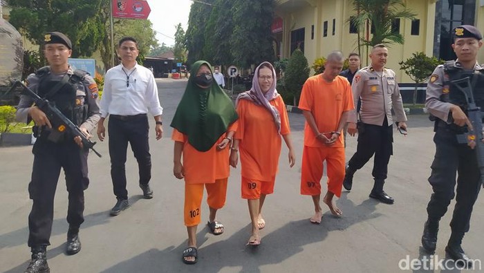 Tiga tersangka perdagangan orang yang ditangkap Polresta Magelang, Senin (12/6/2023).