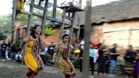 Tradisi ini menjadi atraksi wisata yang menarik bagi wisatawan domestik maupun mancanegara yang berkunjung. 