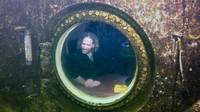 Dilansir dari AP, Senin (12/6/2023), adalah Joseph Dituri yang mencetak rekor baru untuk waktu terlama tinggal di bawah air tanpa depresurisasi. Dia tinggal di Jules Undersea Lodge, yang berada di bawah air setinggi 30 kaki atau sekitar 9,14 meter di laguna Key Largo, Florida, Amerika Serikat (AS). Frazier Nivens/Florida Keys News Bureau/Handout via REUTERS