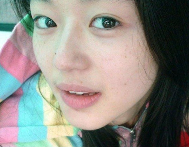 Jun Ji Hyun telah memulai debut akting sejak usia belia. Ini penampilannya tanpa makeup kala itu. Foto: Instagram