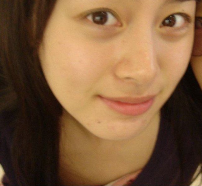 Seperti kebanyakan wanita, Kim Tae Hee juga punya permasalahan kulit jerawat. Meskipun begitu bintang drama Korea Hi Bye Mama itu tetap terlihat menawan. Foto: Instagram