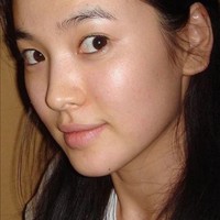 Jarang terlihat bareface, seperti ini wajah Song Hye Kyo tanpa makeup. Foto: Instagram