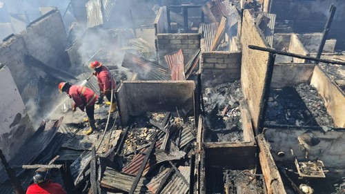 Sebanyak 35 rumah semi permanen di RT 5, Dusun Wanasari, Desa Dauh Puri Kaja, Kecamatan Denpasar Utara, Kota Denpasar, Bali, terbakar pada pukul 09.20 Wita, Selasa (13/6/2023).