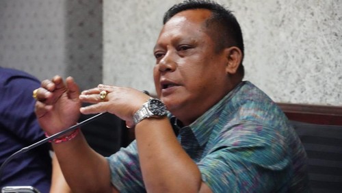 Anggota Komisi II DPRD Karangasem I Made Juwita mengusulkan penggunaan dana CSR untuk menutup tunggakan iuran BPJS Kesehatan peserta mandiri.