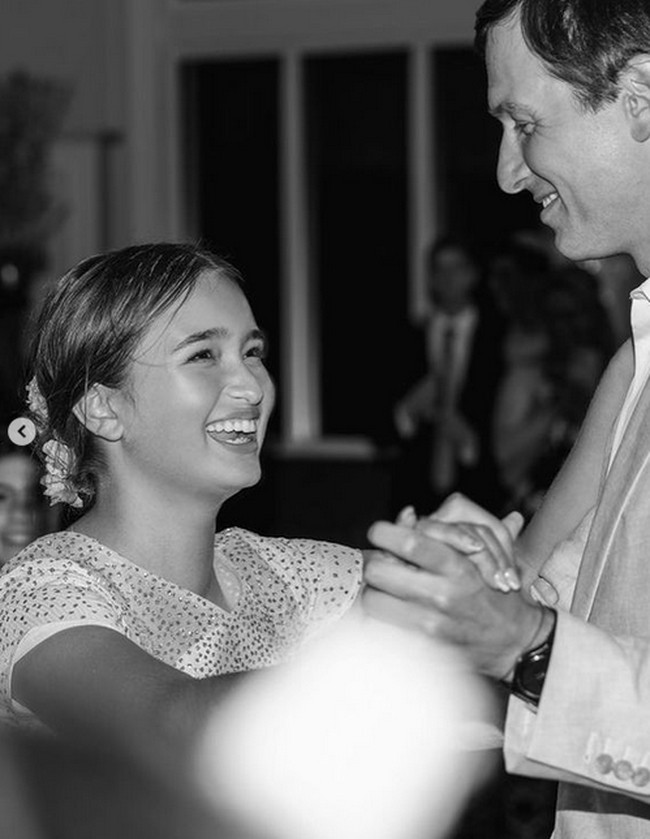 Inilah potret manis Arabella saat berdansa dengan sang ayah. Arabella merupakan anak sulung Ivanka dan Jared. Ia merupakan cucu ketujuh dari Donald Trump. Foto: dok. Instagram/@ivankatrump
