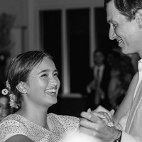 Inilah potret manis Arabella saat berdansa dengan sang ayah. Arabella merupakan anak sulung Ivanka dan Jared. Ia merupakan cucu ketujuh dari Donald Trump. Foto: dok. Instagram/@ivankatrump