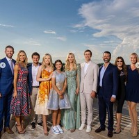 Potret Ivanka Trump bersama adik dan kakaknya yang hadir di acara Arabella. Pada momen tersebut tampak sang kakek Donald Trump tidak hadir di acara tersebut. Foto: dok. Instagram/@ivankatrump