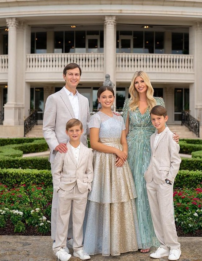 Arabella merupakan putri dari Jared Kushner dan Ivanka Trump, putri Donald Trump. Arabella melakukan upacara keagamaan Yahudi yang disebut sebagai Bat Mitzvah. Foto: dok. Instagram/@ivankatrump