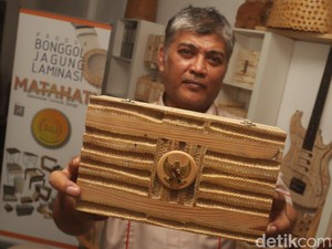 Tangan Lihai Andry Masri Sulap Bonggol Jagung Jadi Karya Bernilai Jutaan