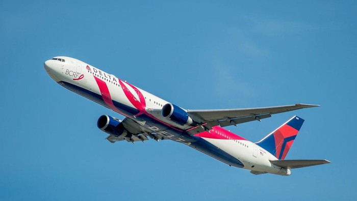 B767-300 Delta Air Lines