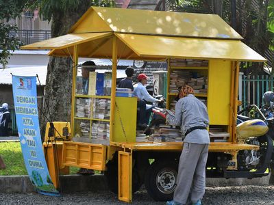 Motor Pengangkut Sampah Disulap Jadi Perpus Keliling, Begini Wujudnya