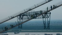 Hal ini menandai bahwa pembangunan saluran konstruksi udara jembatan telah usai.