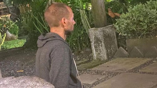 Bule Amerika Serikat, TCF, menggelandang di Bali karena kehabisan uang.