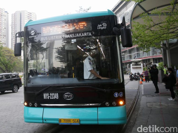 Bus Listrik TransJakarta Tempuh 2 Juta Km, Kurangi Jutaan Emisi Karbon