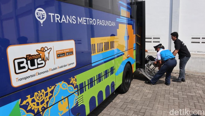 Bus Trans Metro Pasundan.