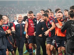 Kemenangan di leg kedua atas Bari memastikan tiket promosi buat Cagliari. Foto: NurPhoto via Getty Images/NurPhoto