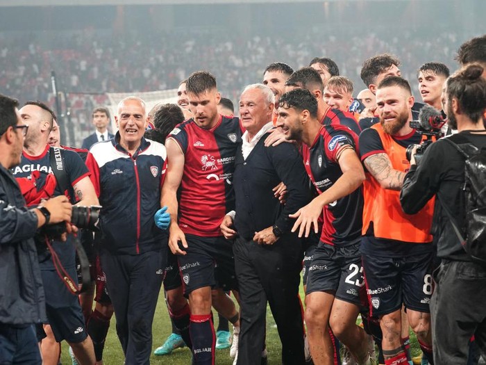 Claudio Ranieri head coach of Cagliari celebrate the win during the Serie B match ''Final Play off''  between Bari and Cagliari on June 11, 2023 stadium ''San Nicola'' in Bari, Italy. (Photo by Gabriele Maricchiolo/NurPhoto via Getty Images)