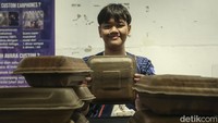 Dalam acara tersebut terdapat beberapa produk unggulan yang dipamerkan, mulai dari sepatu hingga wadah makanan yang ramah lingkungan.