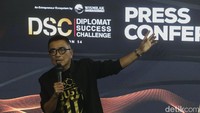 Ketua Dewan Komisioner Surjanto Yasaputera menyebut wirausahawan muda sukses harus mempunyai DNA 3P yaitu Paham, Piawai dan Persona.